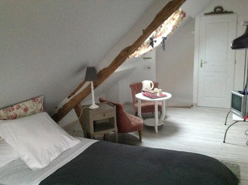 Le Saint Aubin- Maison D Hotes Dans Ce Monastere Du 16 Siecle Amfreville-la-Campagne 객실 사진